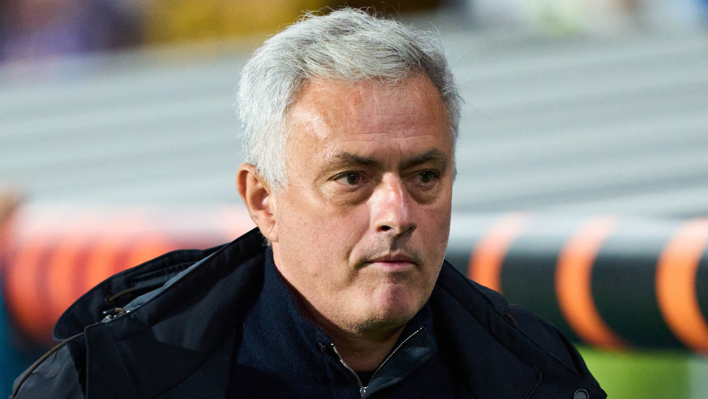 Jose Mourinho to Fenerbahce: The Special One to sign as thousands of fans welcome him upon arrival