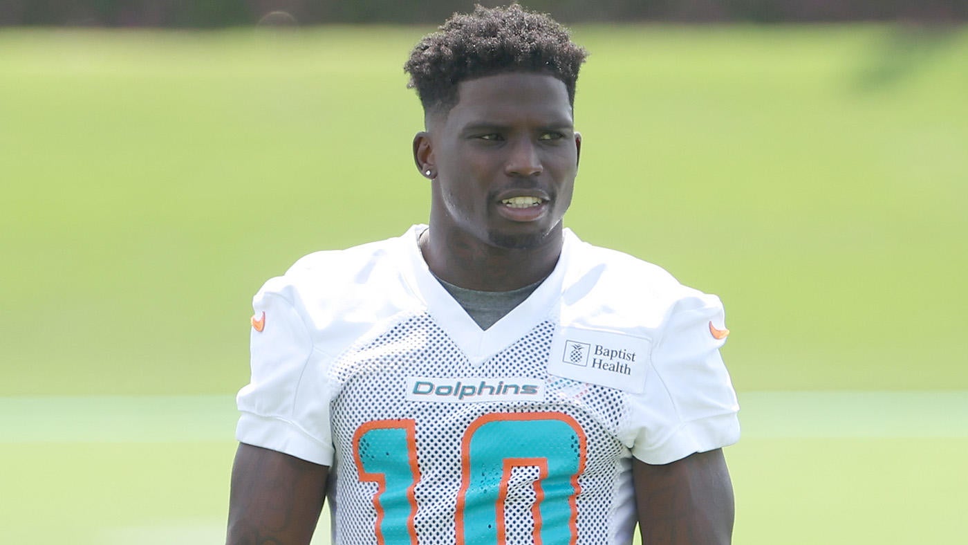 tyreek-hill-discussion.jpg