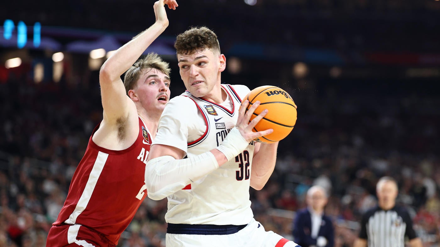 
                        2024 NBA Mock Draft: UConn's Donovan Clingan goes No. 1 to Hawks over Alex Sarr; Zach Edey picked in lottery
                    