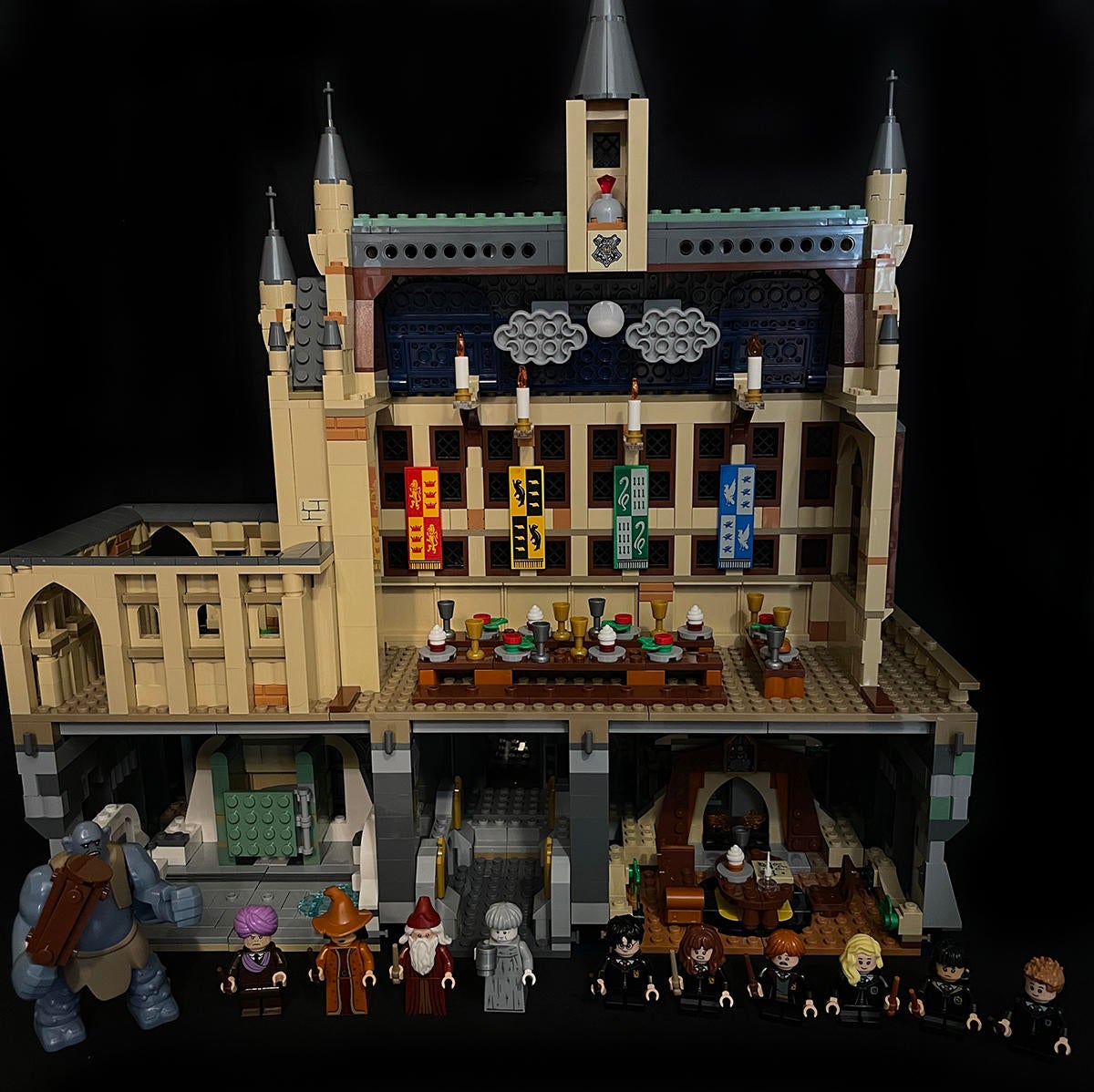 Замок Хогвартс LEGO Harry Potter: Обзор Большого зала: Дамблдор гордится