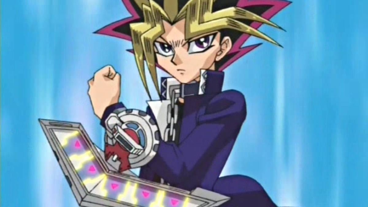 Вирусный косплей Yu-Gi-Oh вызывает Юги с помощью рабочего дуэльного диска