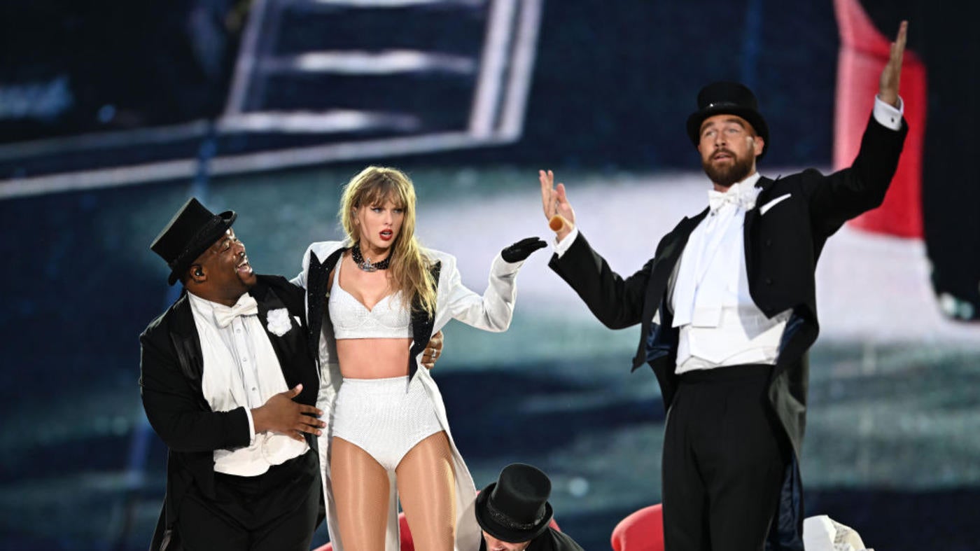 Chiefs' Travis Kelce reflects on carrying Taylor Swift onto stage for Eras Tour show: 'Do not drop the baby'