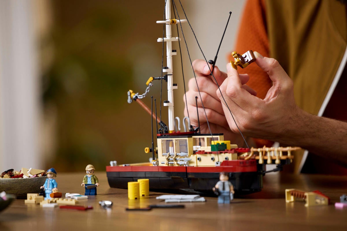 Представлен набор LEGO Ideas Jaws, который поступит в продажу в августе