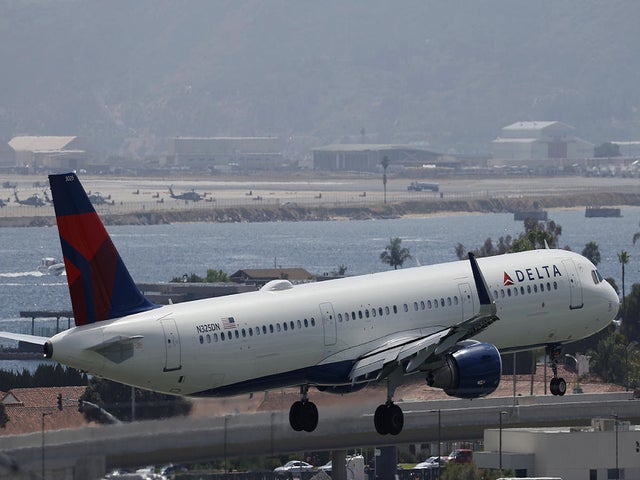 Delta Flight Forced to Emergency Land After Passengers Served Moldy Spoiled Meals