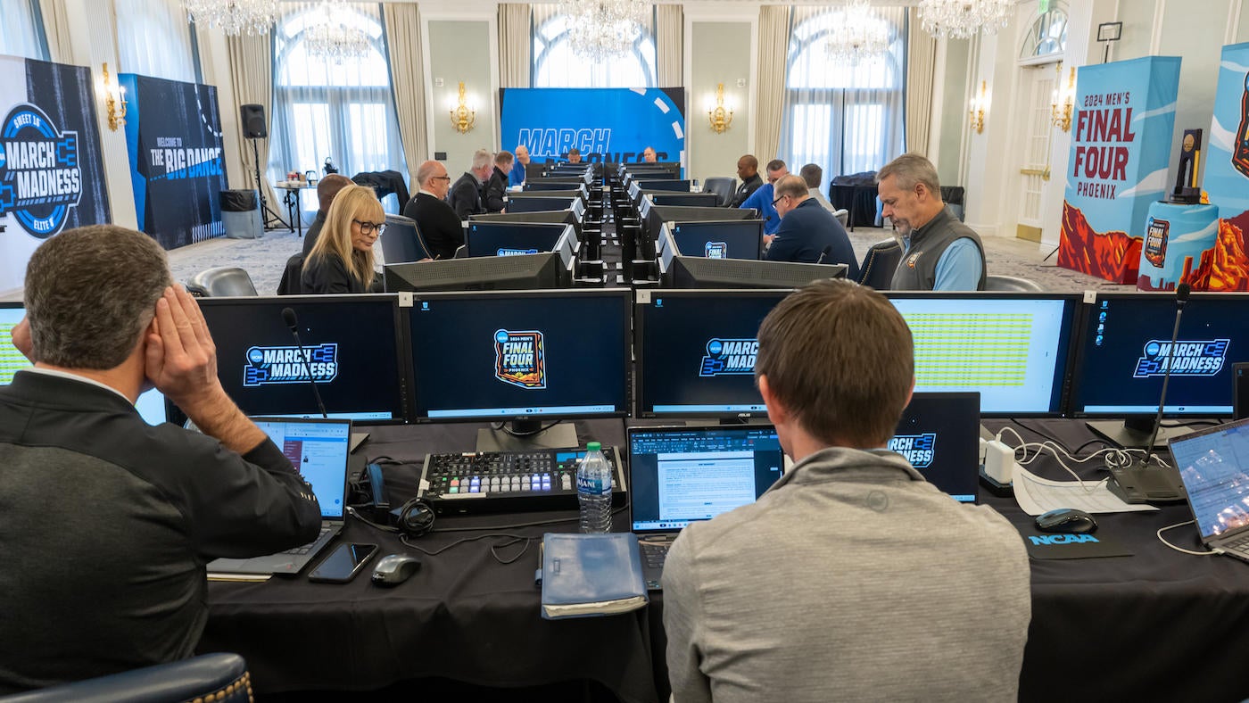 
                        NCAA Tournament to include two new metrics beginning in 2025; committee delays decision on expansion
                    