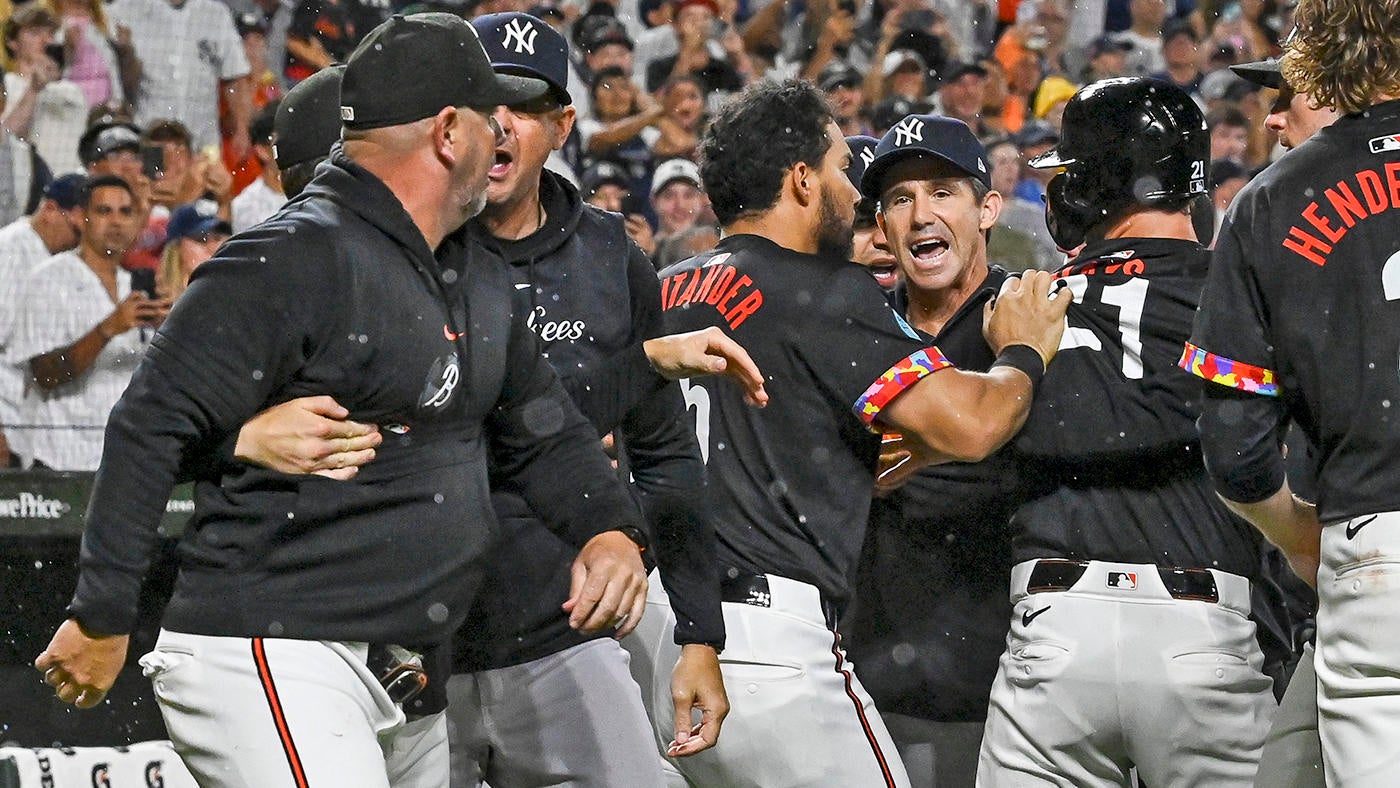 
                        Yankees, Orioles benches clear after Heston Kjerstad struck in head by pitch
                    