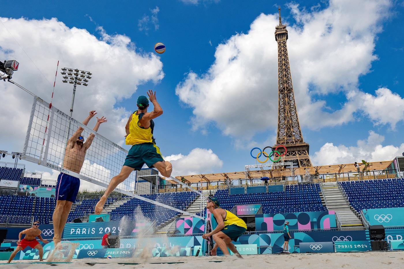 TOPSHOT-BEACH VOLLEYBALL-OLY-PARIS-2024-NOR-AUS-TRAINING