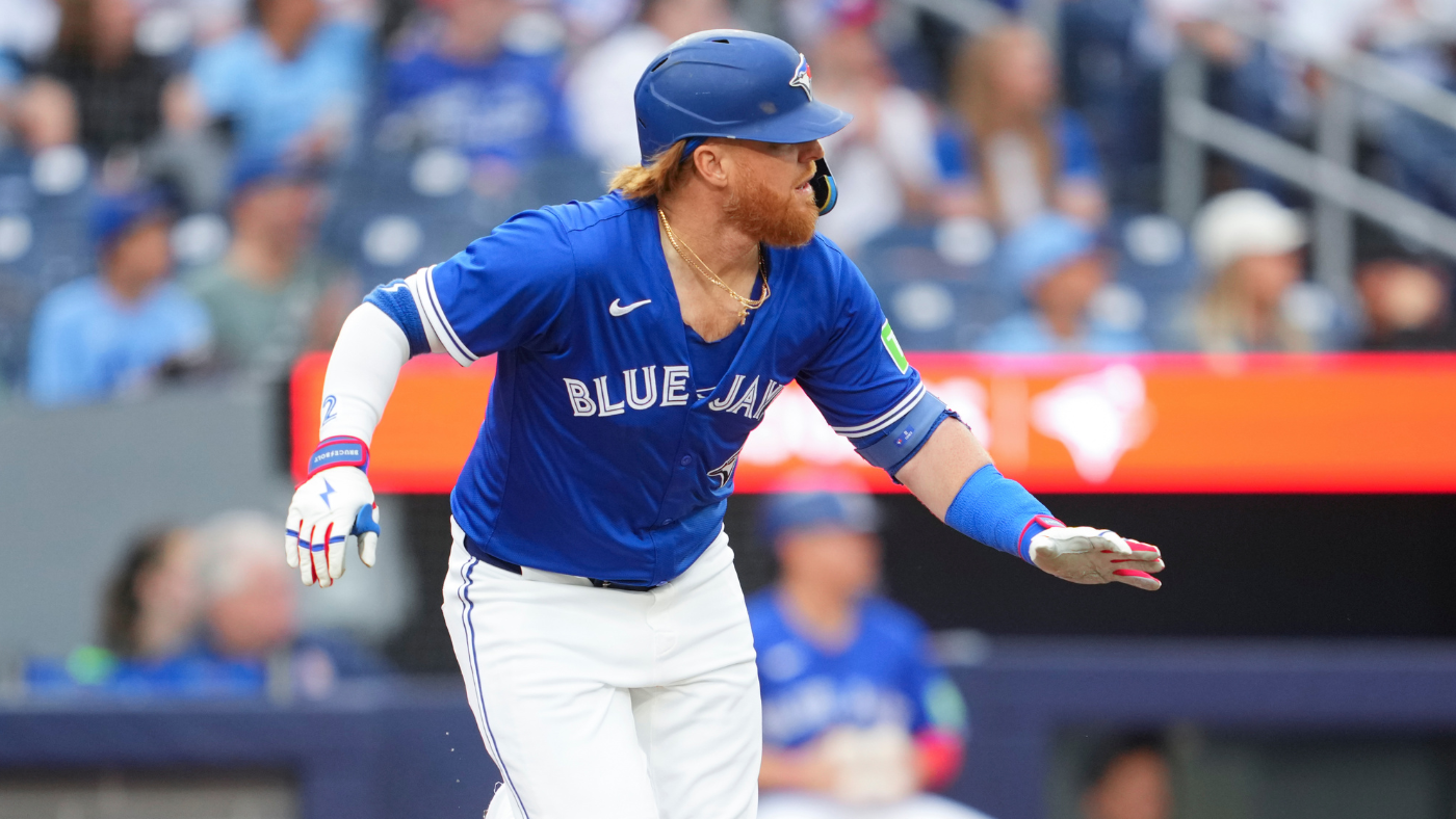 Justin Turner trade: Mariners acquire Blue Jays DH in latest deadline deal to boost offense