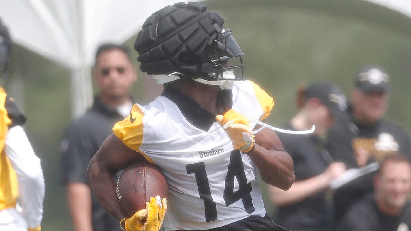 WATCH: Steelers WR George Pickens makes one-handed touchdown catch at training camp