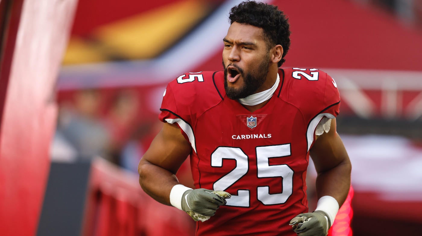 Cardinals sign former first-round linebacker Zaven Collins to two-year extension, per report