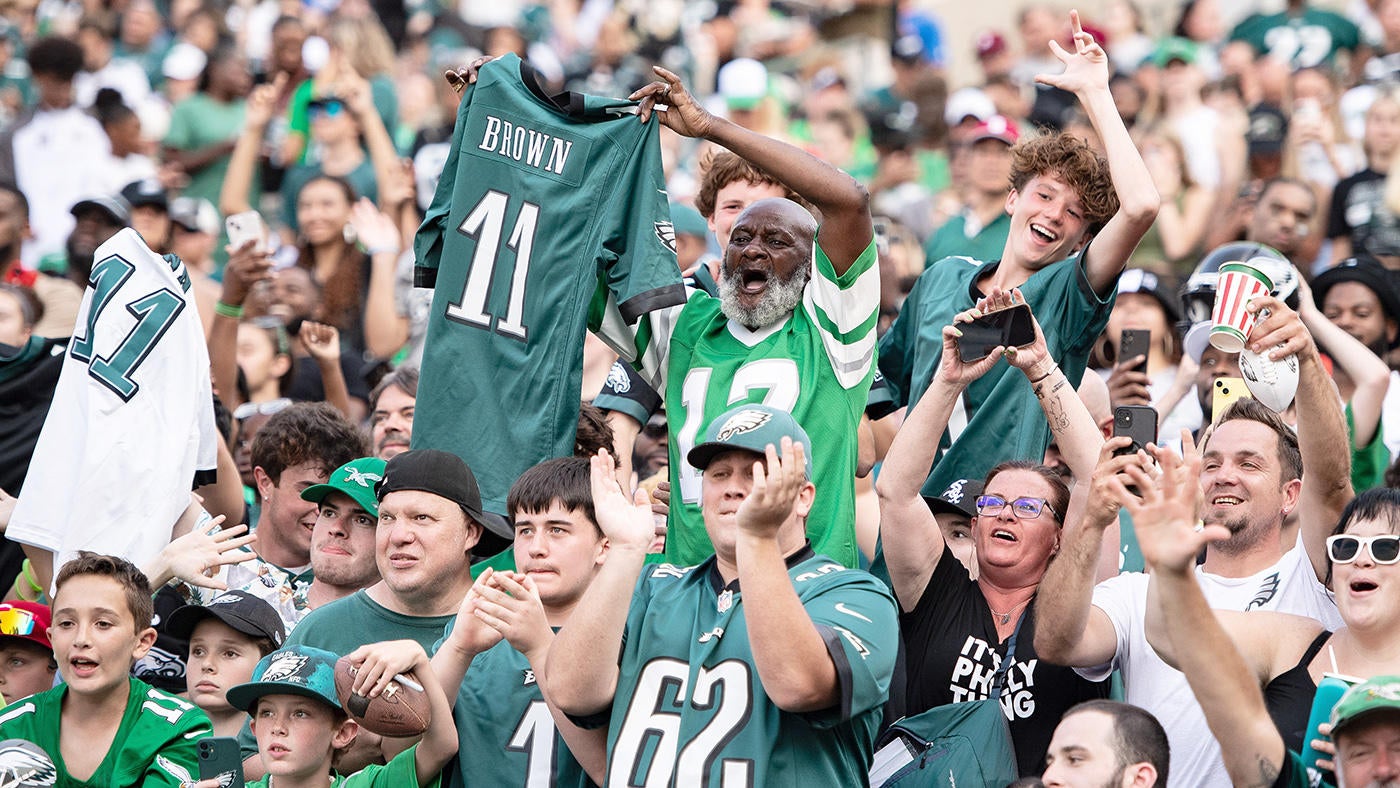 Eagles training camp: Saquon Barkley, Trevor Keegan getting that 'college feel' at Lincoln Financial Field