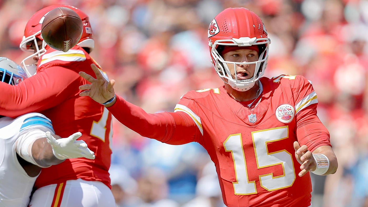 Chiefs' Patrick Mahomes explains why he threw behind-the-back pass to Travis Kelce 'out of spite' in preseason