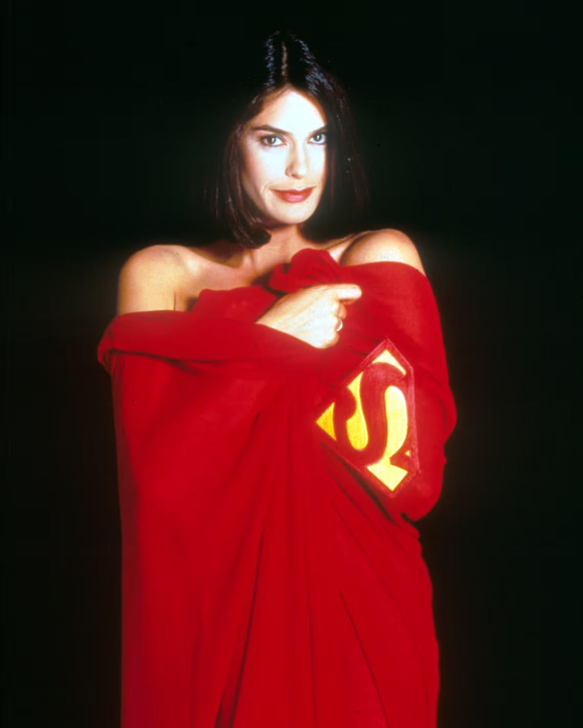 Superman Alum Teri Hatcher Reflects on "Breaking the Internet" With Lois Lane Photo