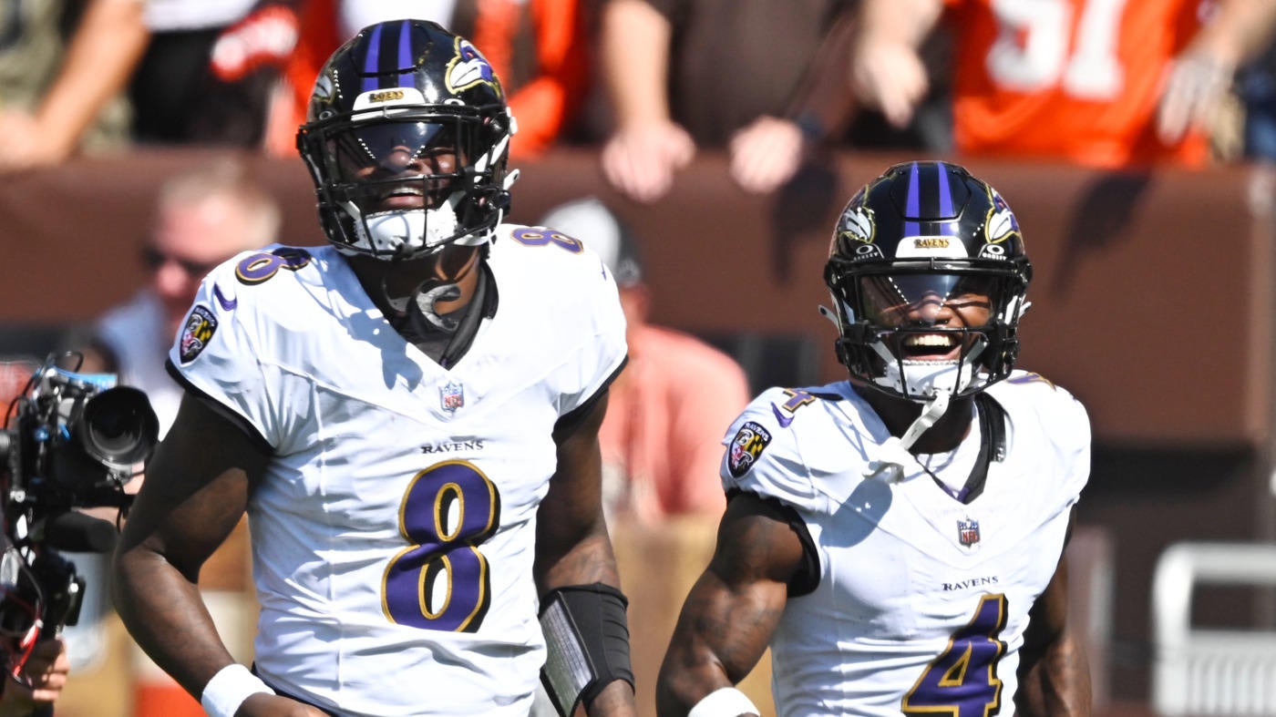 WATCH: Ravens’ Lamar Jackson and Zay Flowers join Packers tradition of biking to joint practice