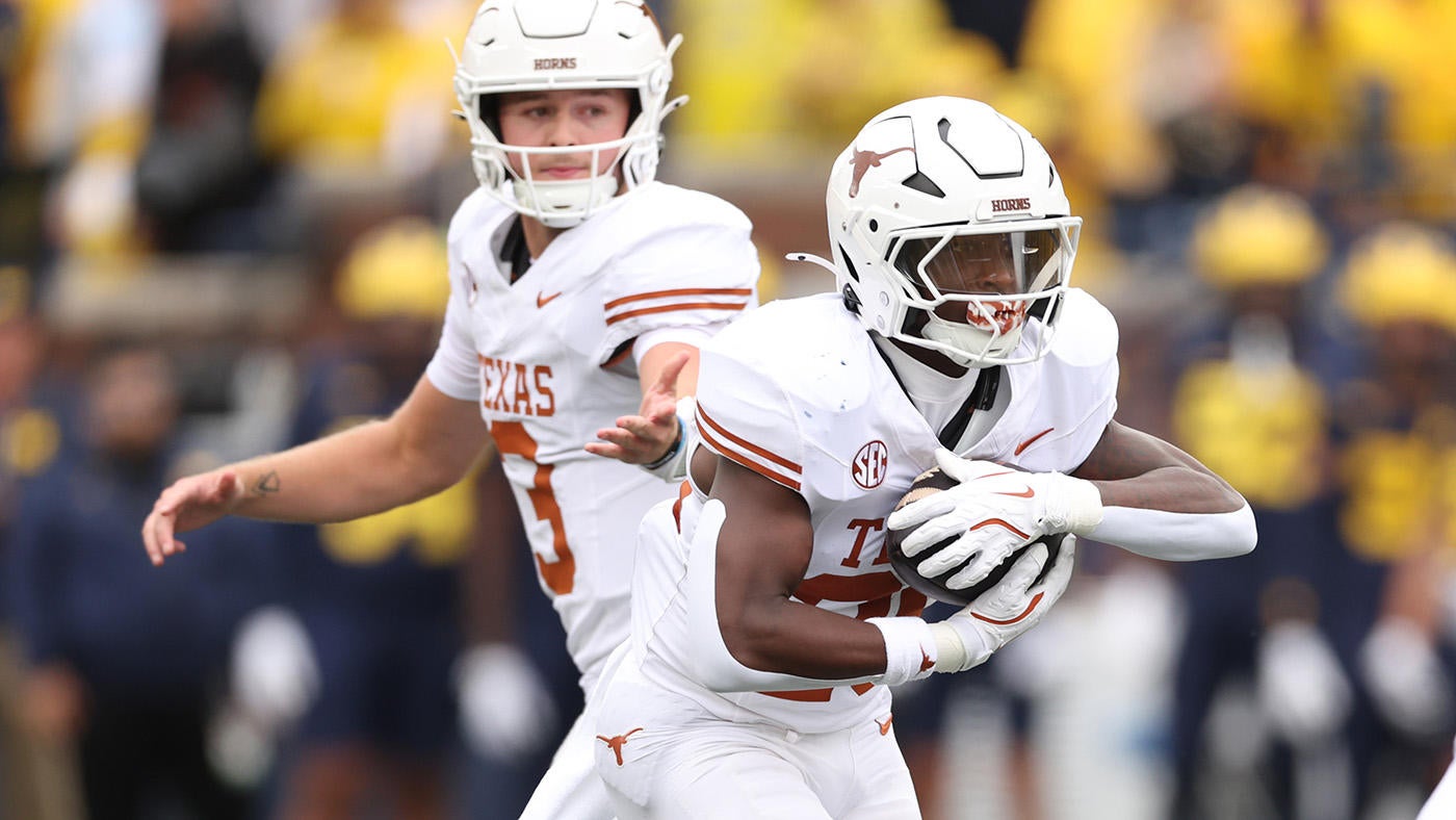 Jaydon Blue injury: Texas RB re-enters game vs. Michigan after appearing to hurt left leg early