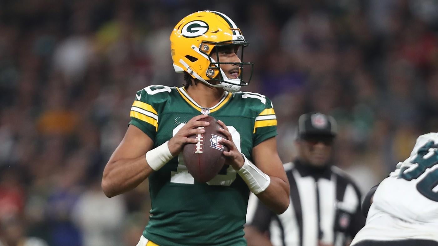 Jordan Love injury: Packers QB hurts lower body on penultimate play of loss to Eagles, limps off field