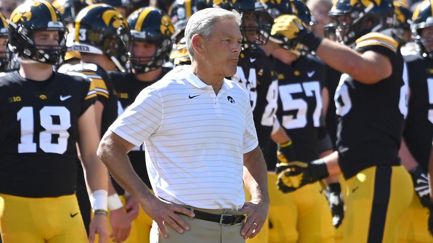 Iowa coach Kirk Ferentz enters Kinnick Stadium to 50 Cent's 'Many Men' after serving one-game suspension