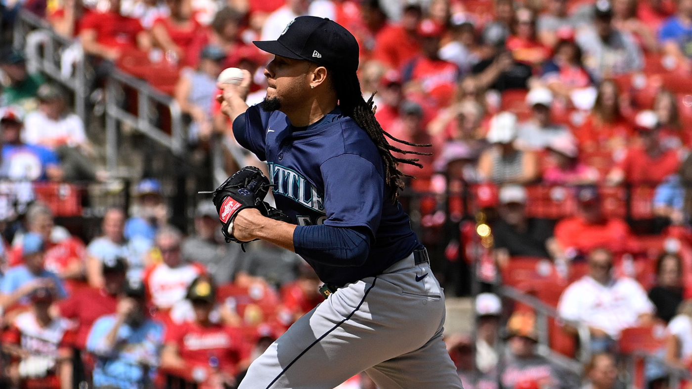 Mariners' Luis Castillo lands on IL with hamstring strain as Seattle's playoff hopes continue to fade