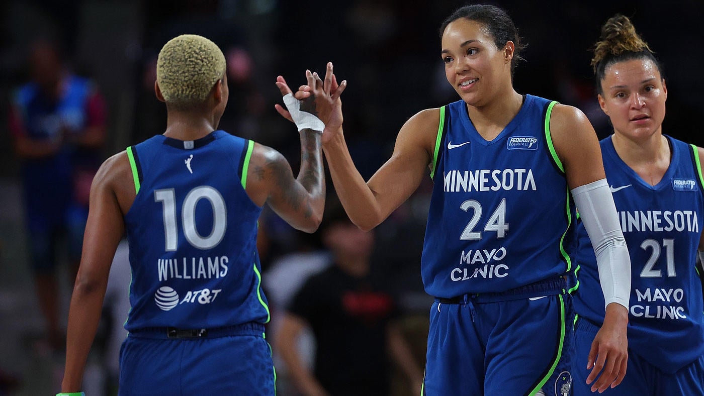 minnesota lynx napheesa collier handshake