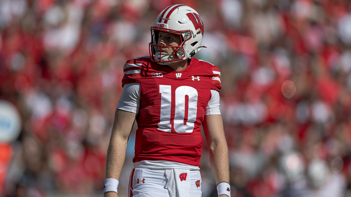 Tyler Van Dyke injury: Wisconsin QB ruled out of Alabama game after being carted off field in first half