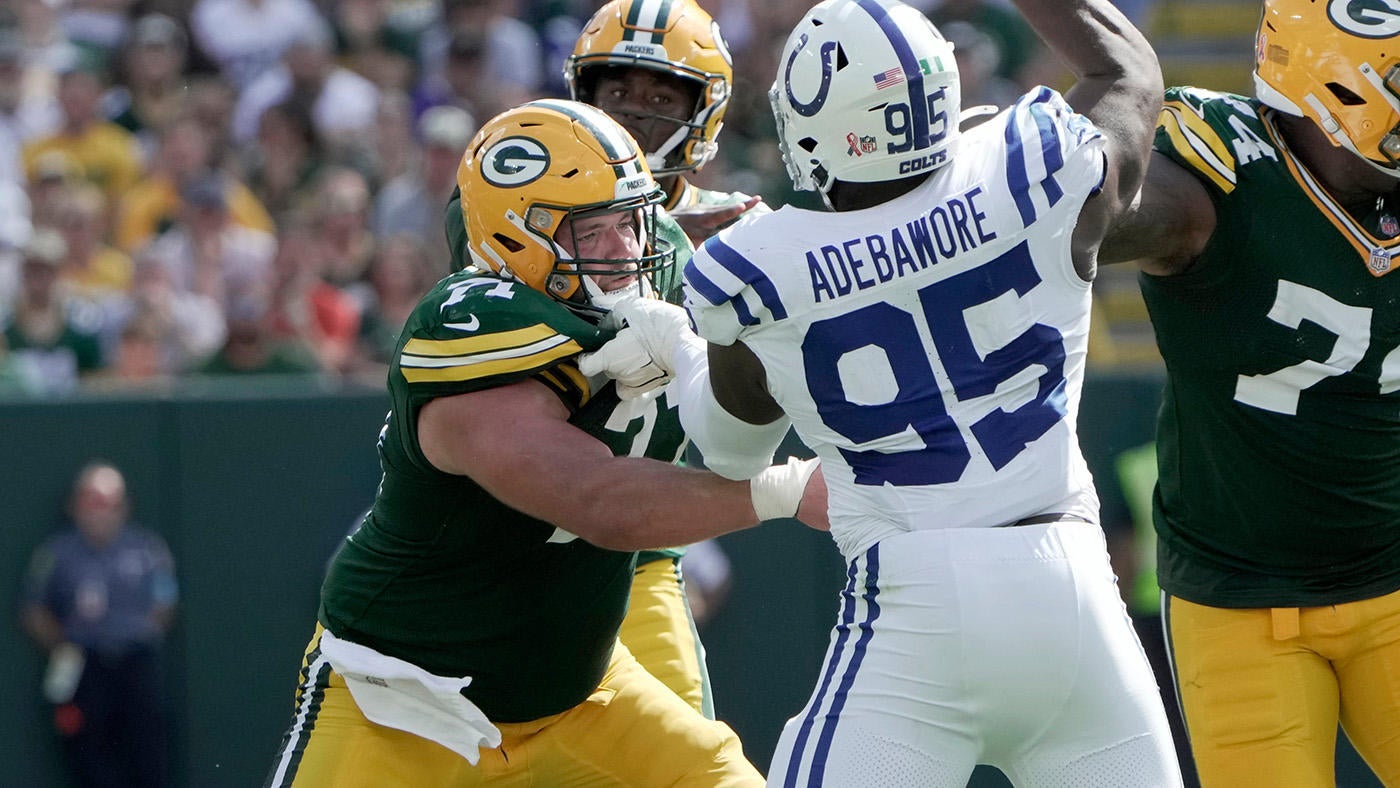 LOOK: Packers center Josh Myers vomits on the ball during a play in win over Colts