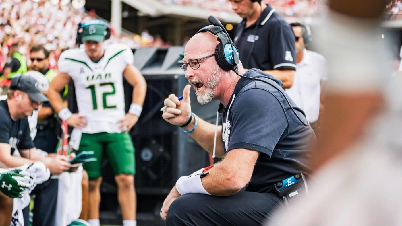 A day with Trent Dilfer: An exclusive behind-the-scenes look at UAB's preparation for Arkansas in Week 3 thumbnail