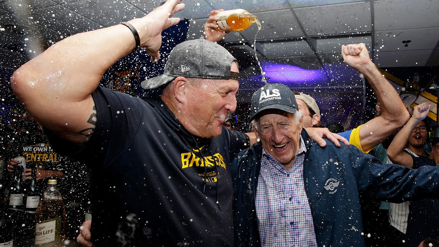 Legendary Brewers announcer Bob Uecker shouts 'I peed my pants' during division title celebration