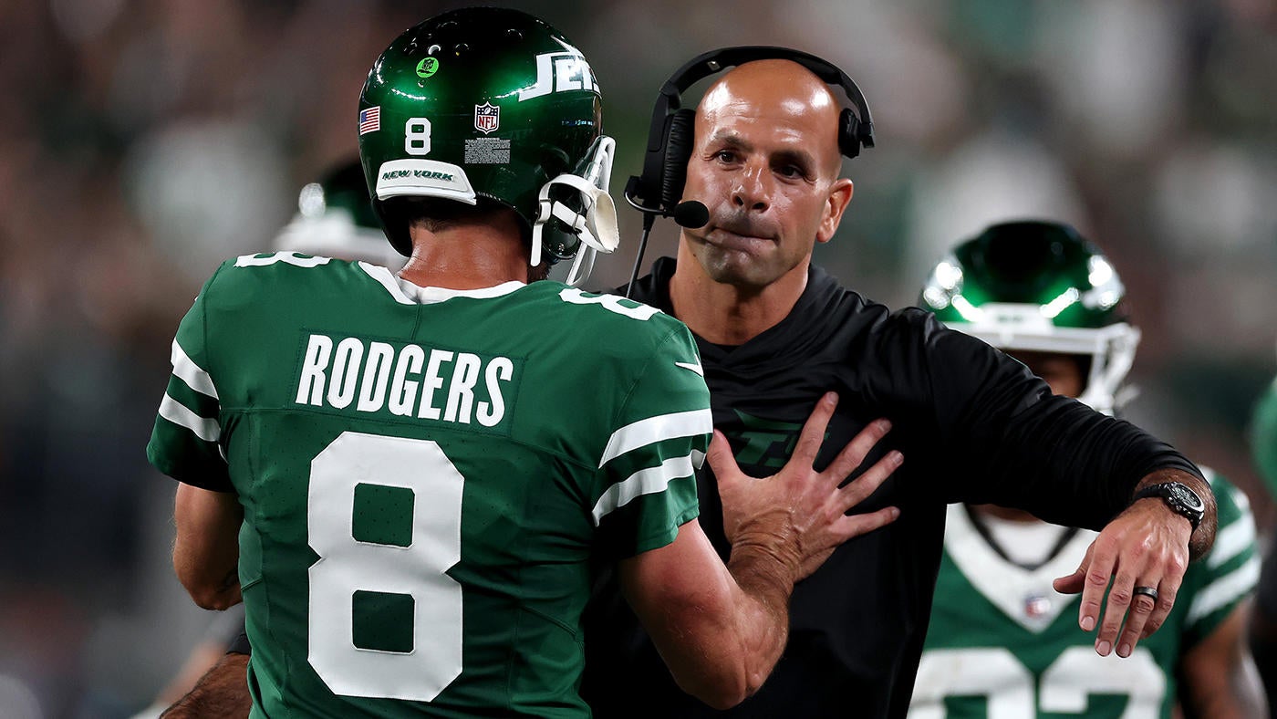 WATCH: Jets' Aaron Rodgers, Robert Saleh have odd sideline exchange during Week 3 matchup vs. Patriots