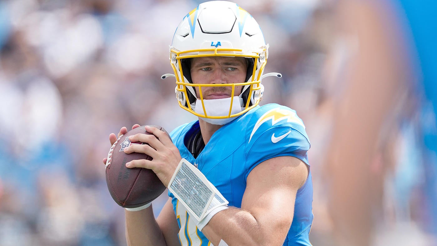 Justin Herbert injury update: Chargers QB to play vs. Steelers despite high ankle sprain; backups both active