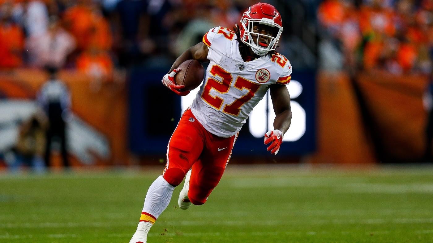 Chiefs' Kareem Hunt signed to active roster, per report: How veteran RB could factor into team's running game