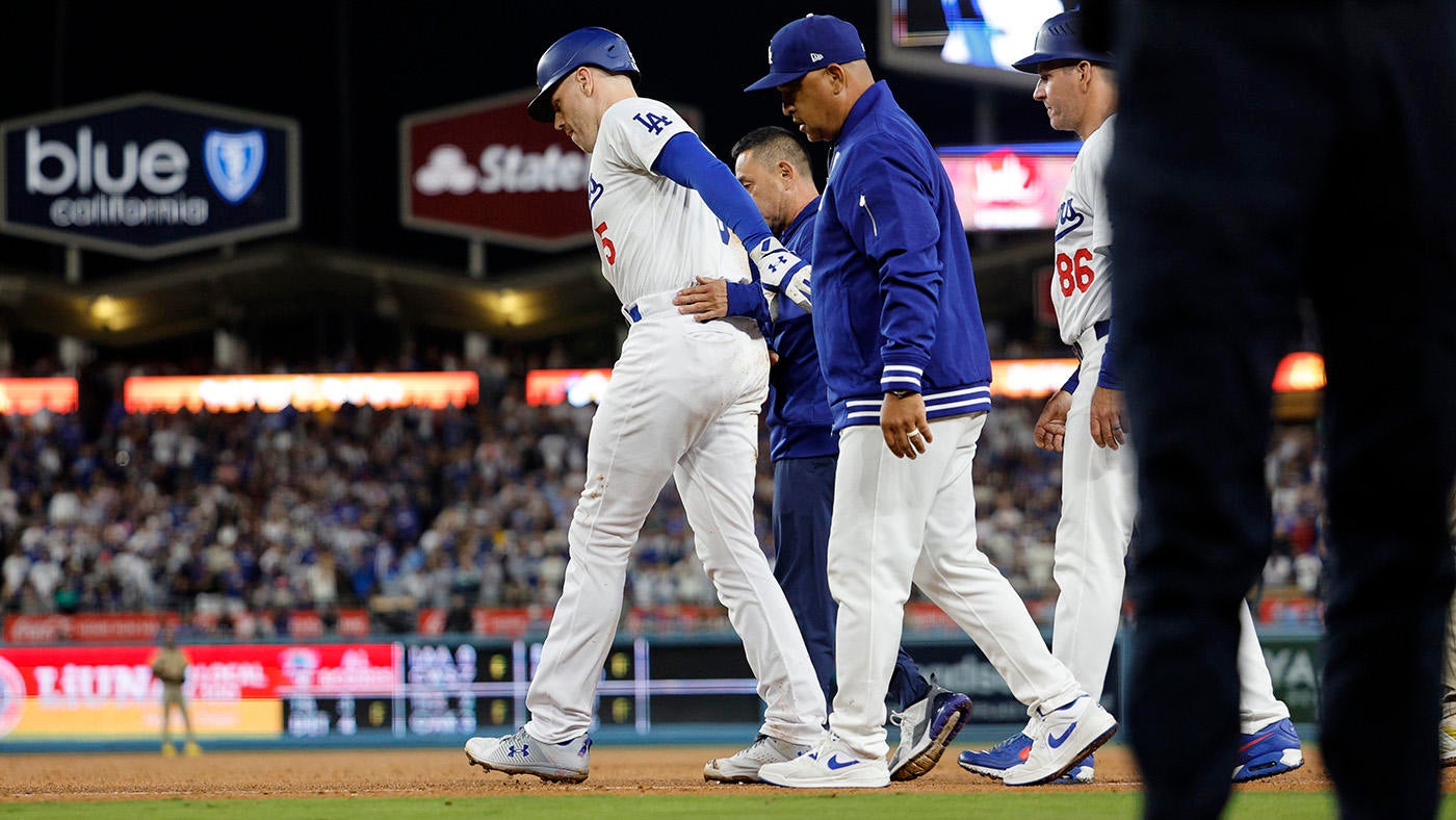 Freddie Freeman injury: Dodgers' first baseman rolls ankle, but Los Angeles optimistic about playoff status