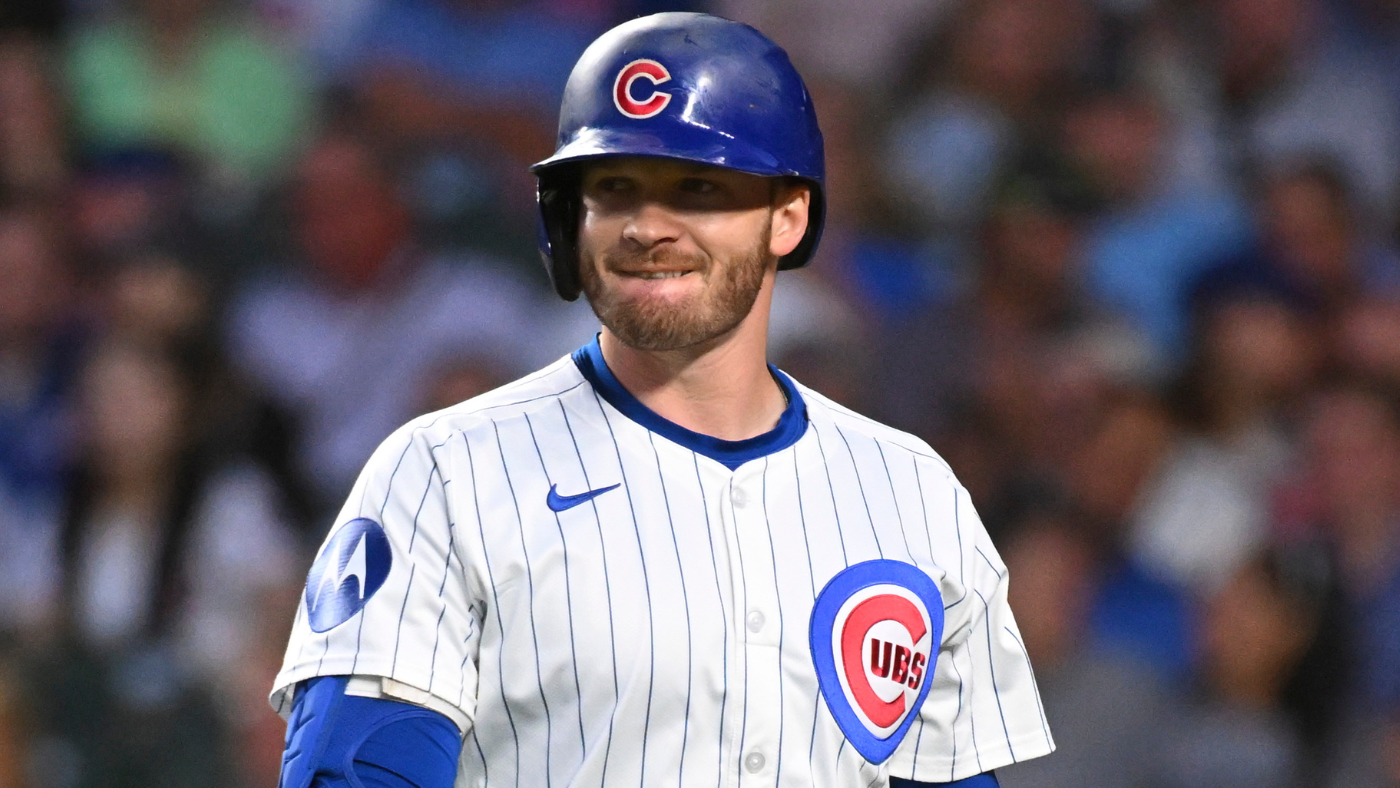 LOOK: Cubs' Ian Happ buys throws beer money to fans in left-field bleachers during final game of 2024 season