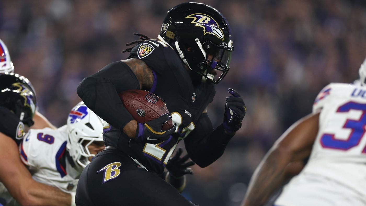 LOOK: Ravens' Derrick Henry explodes for historic TD run against Bills on Baltimore first offensive play