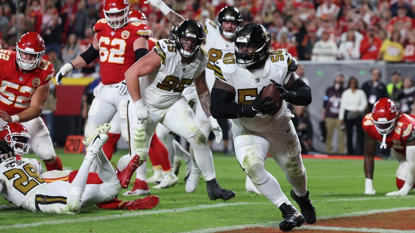 LOOK: Saints DT Khalen Saunders makes incredible interception off Patrick Mahomes, rumbles for big return