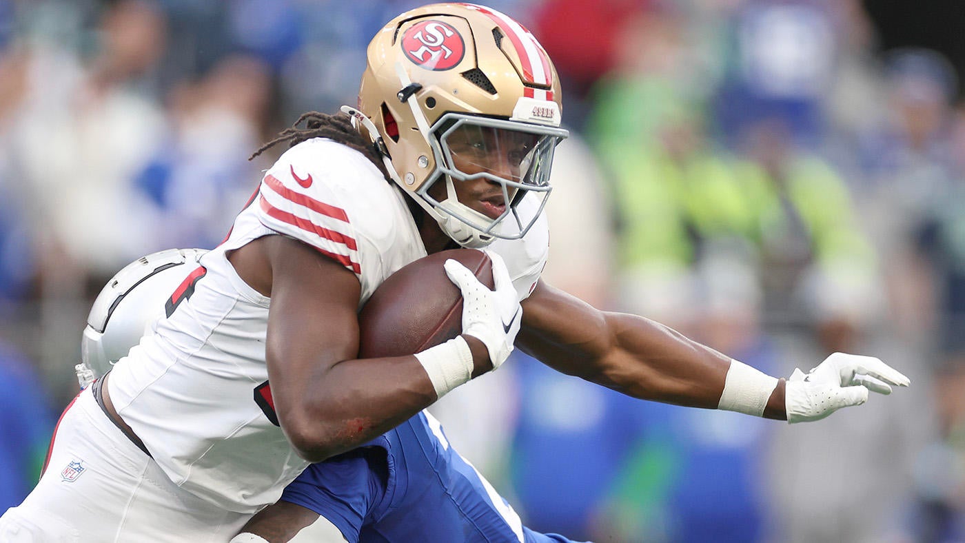 Jordan Mason injury update: 49ers RB returns vs. Seahawks, still dealing with shoulder issue in second half