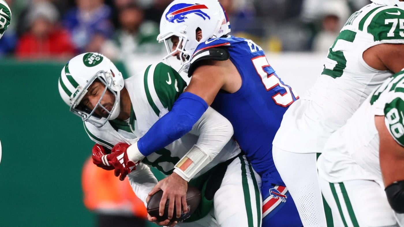 Jets' Aaron Rodgers rips officials after penalties dominate game vs. Bills: 'It seemed a little ridiculous'