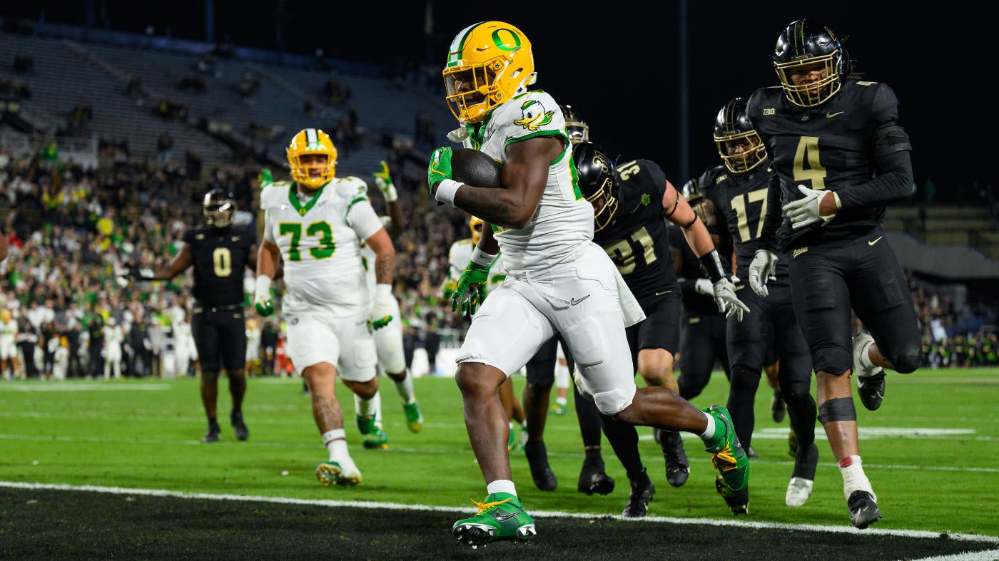 Coaches Poll top 25: Oregon jumps to No. 1 in college football rankings; Georgia moves up to No. 2