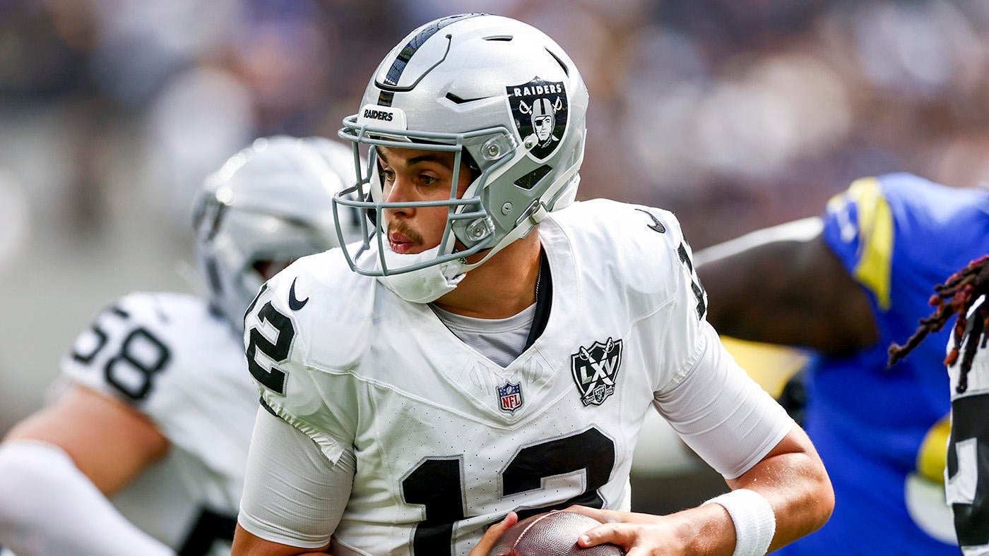 Aidan O'Connell injury: Raiders new starting QB may have broken thumb, per report