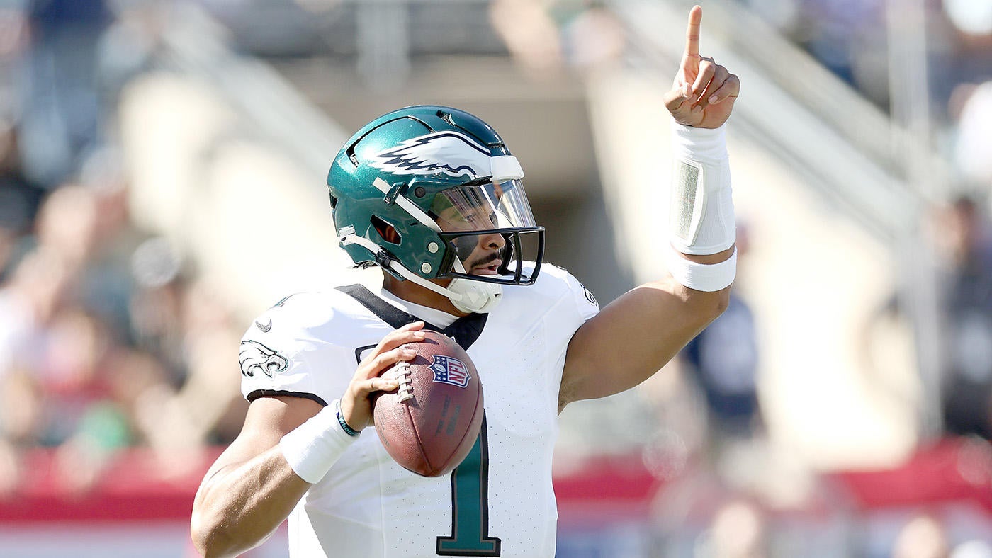 Eagles' Jalen Hurts admits deep balls have been 'sporadic;' how numbers have been improving past two weeks