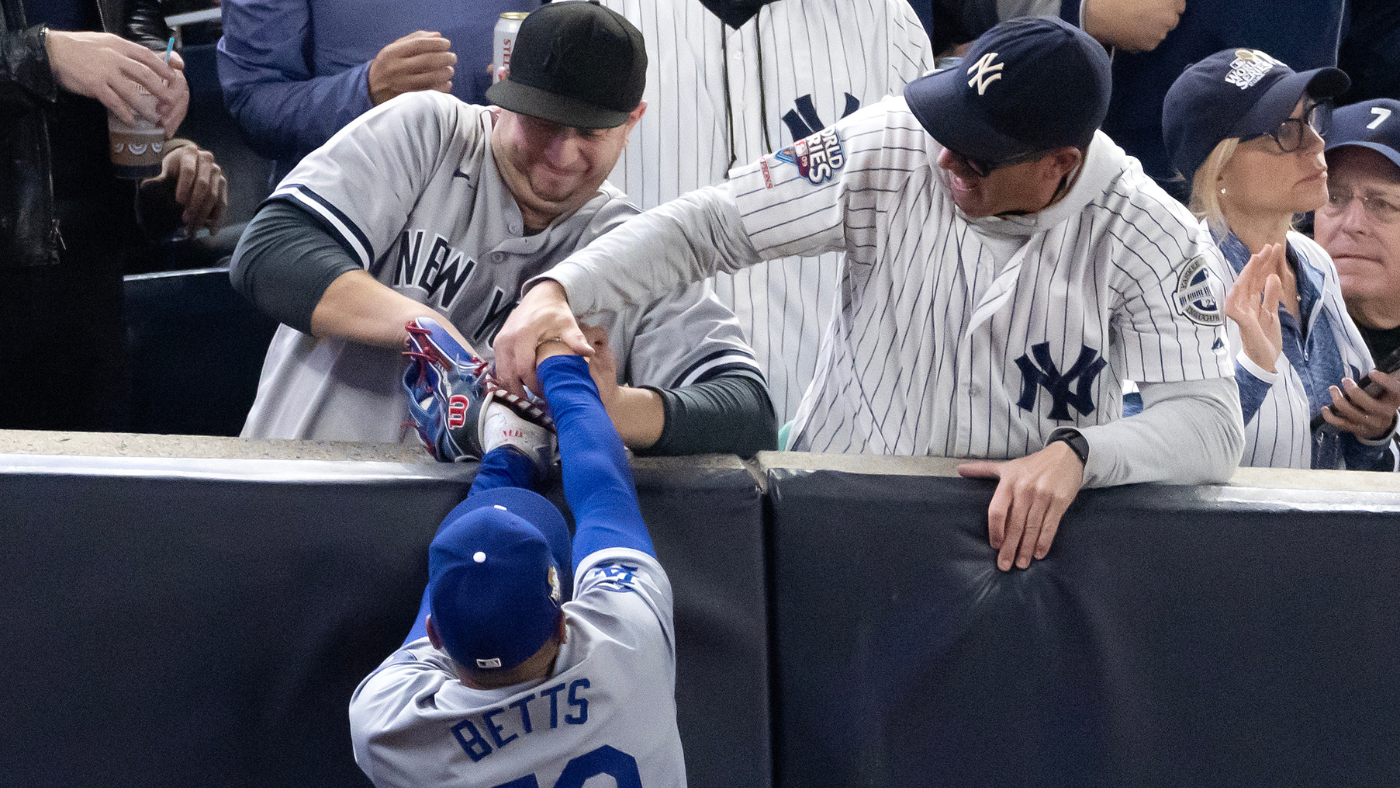 Alex Verdugo defends Yankees fans who tried to grab ball from Mookie Betts: 'That's kind of New York'