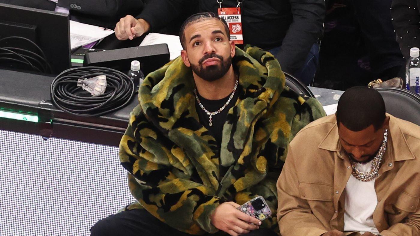 Drake threatens to pull down former Raptor DeMar DeRozan's jersey if it's ever retired