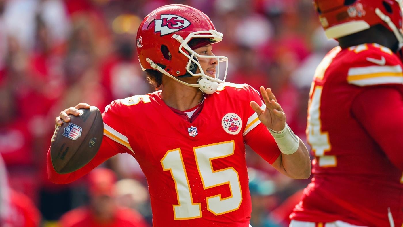 Week 10 NFL player props, QB, RB, WR, TE betting picks, AI prop predictions: Patrick Mahomes over 235.5 yards