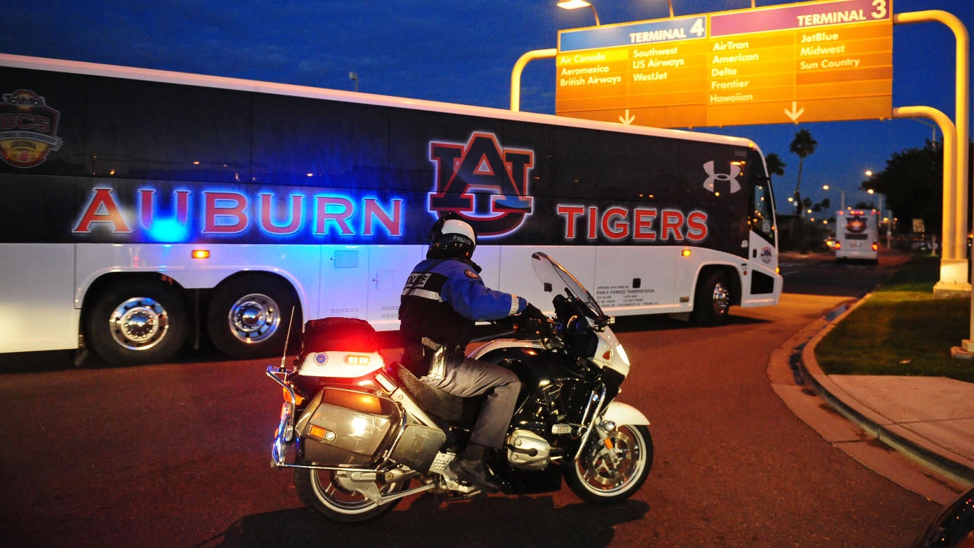 Auburn team plane has to return to airport after 'fighting' between players delaying travel to game at Houston