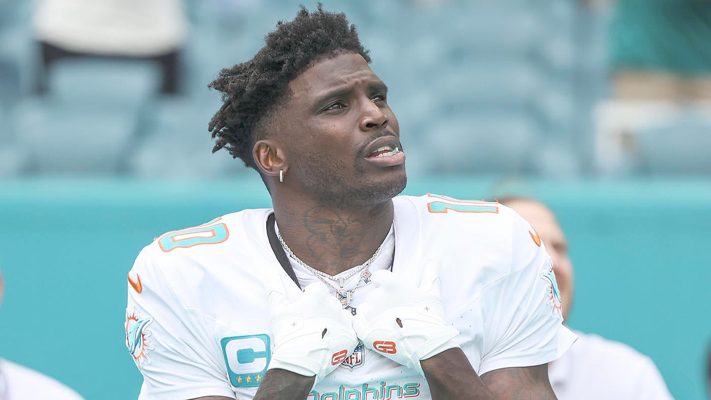 Dolphins WR Tyreek Hill dealing with wrist injury that could affect Week 10 availability vs. Rams on 'MNF'