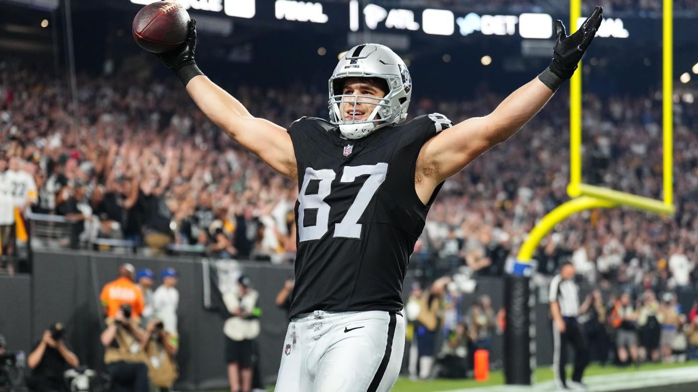 Raiders TE Michael Mayer returns to practice after being out for a month due to personal reasons