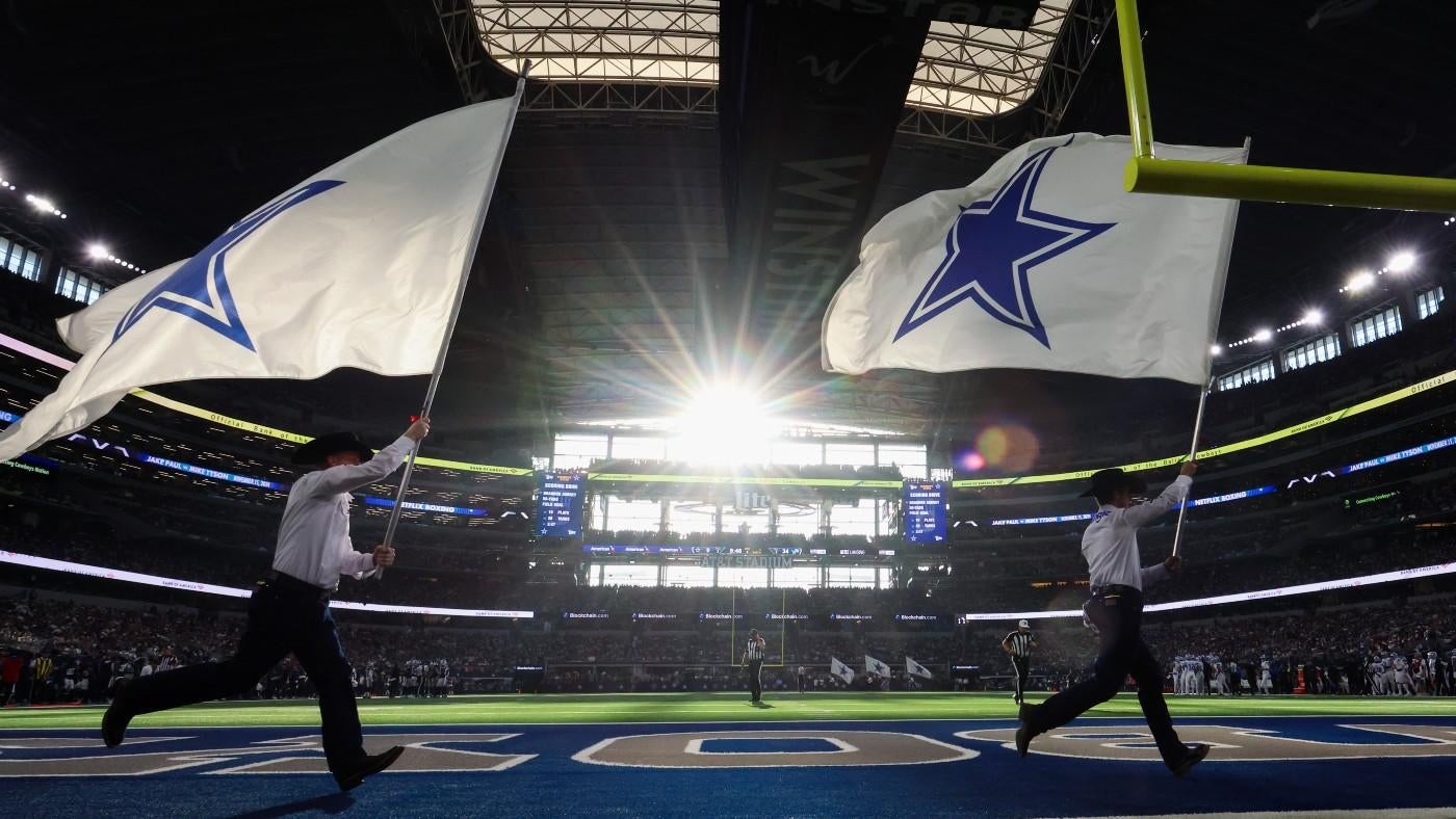 LOOK: Piece of Cowboys' AT&T Stadium ceiling falls off ahead of 'Monday Night Football'