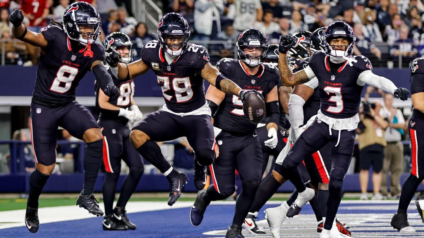 LOOK: Texans troll Cowboys' stadium issues after blowout win; CeeDee Lamb: 'Everybody looking to embarrass us'