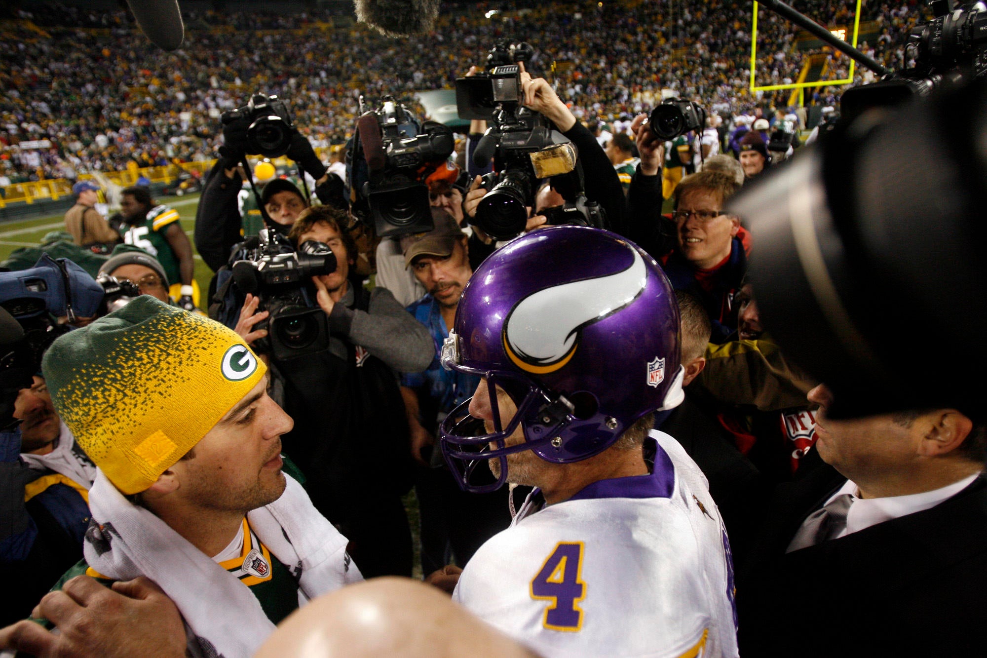 Could Aaron Rodgers follow in Brett Favre's footsteps one final time, become Vikings QB in 2025?