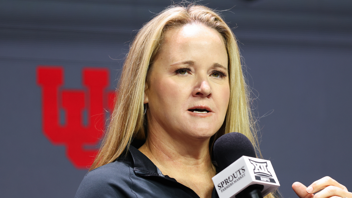 WNBA coaching tracker: Sparks hire Utah's Lynne Roberts; Fever bring back Stephanie White