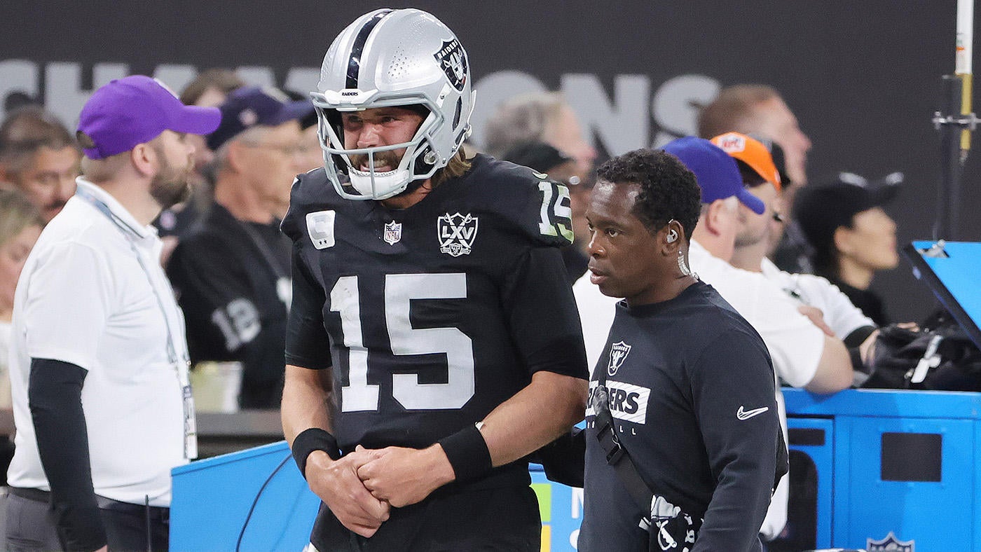 Raiders' Gardner Minshew breaks collarbone vs. Broncos, QB to miss remainder of 2024 season, per report